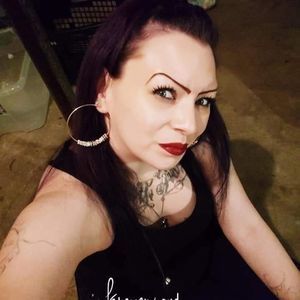 Meet your Posher, Ambz